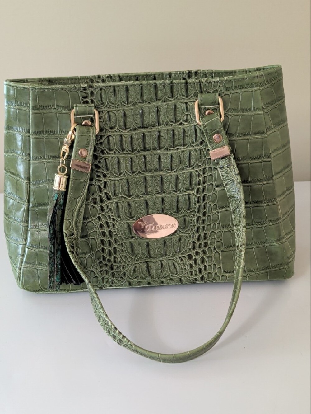 Tessaroo Vintage Green Croc Embossed Shoulder Bag with Tassel | Faux Leather - Picture 5 of 14